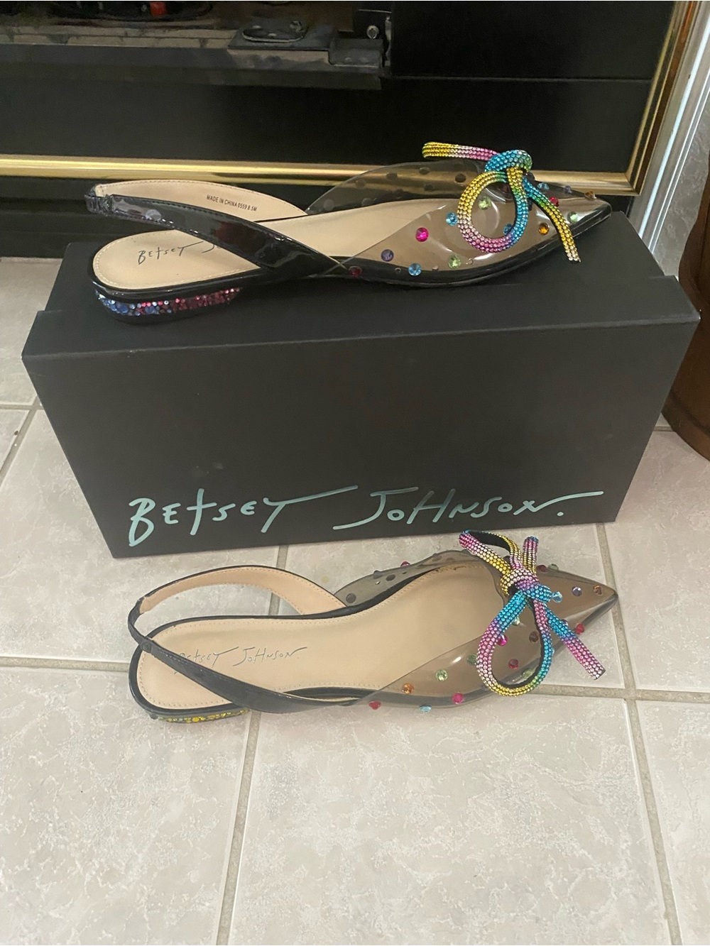 Betsey Johnson Clear Slingback flats with Rainbow Crystal Bow Size 8.5 - Picture 3 of 8